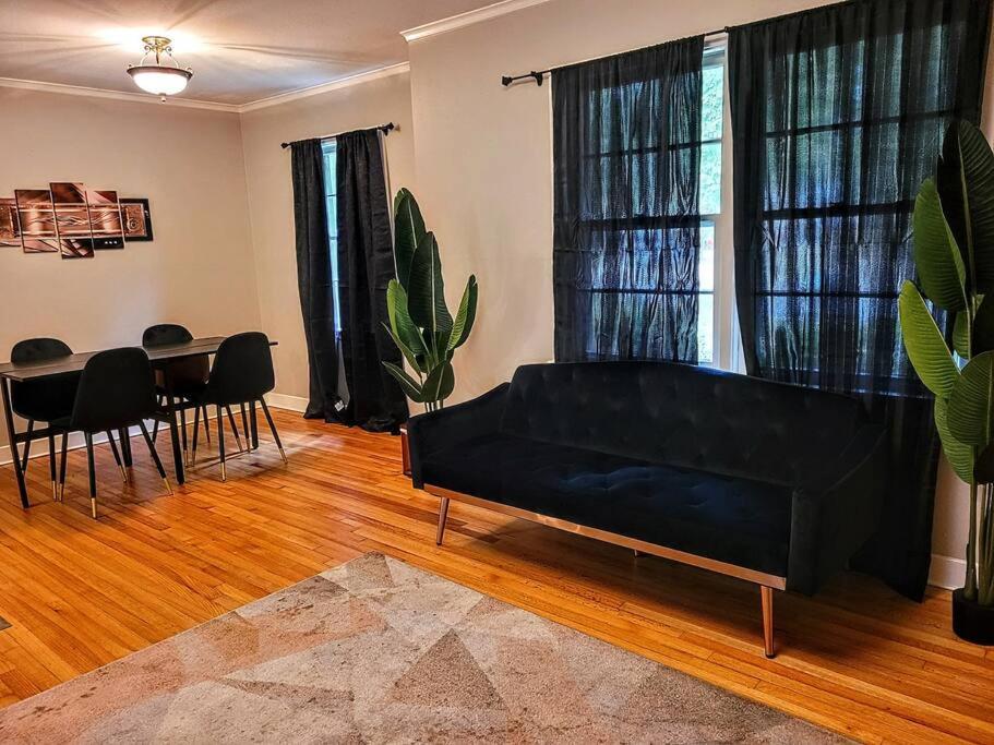 《~Lovely Home Near Botanical Gardens ~》Pool Table Memphis Exterior photo
